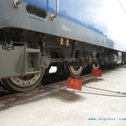 大功率牽引(yǐn)機車(chē)底盤清潔係統 02(e).jpg