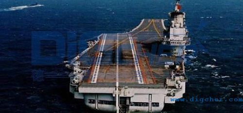 遼(liáo)寧號航空(kōng)母艦跑道黑印