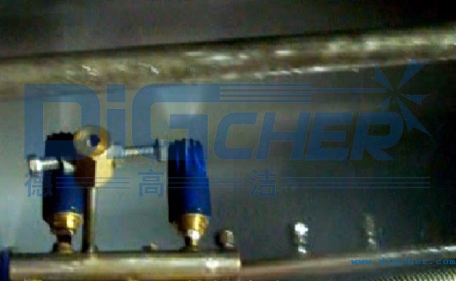 高壓水自動化鍍鋅機組光整機軋（zhá）輥在線（xiàn）清（qīng）洗裝（zhuāng）置
